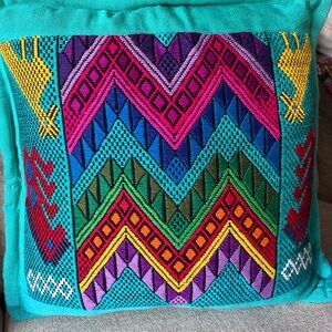 Vibrant Zigzag Pattern Pillow green